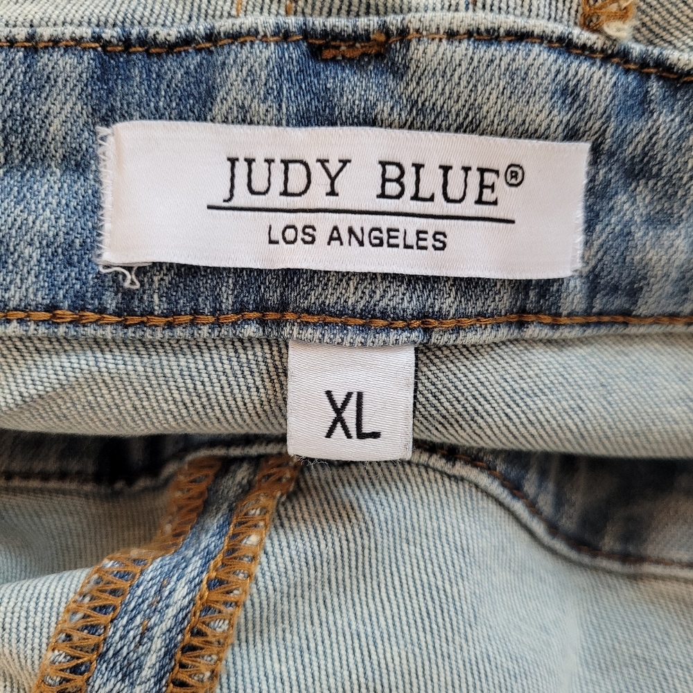 Judy Blue Light Wash Denim Short Overalls - Picture 5 of 15